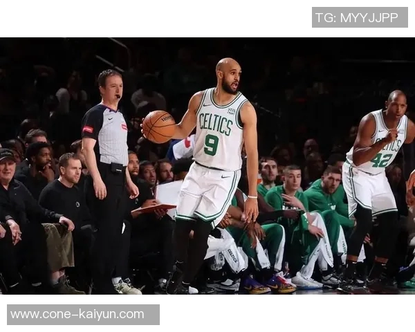 马刺克绿军小白鼓励球队奋勇前行展现拼搏精神与团结力量 马刺克绿军小白鼓励球队奋勇前行展现拼搏精神与团结力量