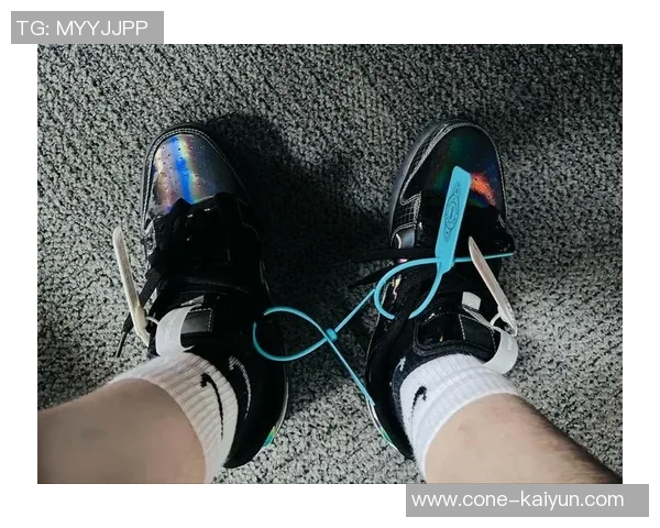 Nike发布Kobe8EXT马年特别版黑色鞋面搭配马毛材质彰显独特风格