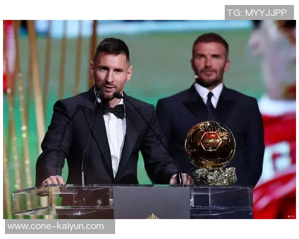 波多黎各歌手洋基老爹亲临阿根廷训练营与梅西等球员亲密合影